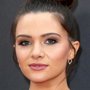 Photo star :  Katie Stevens