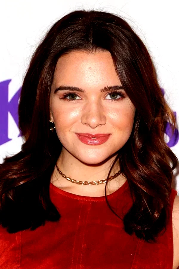  Katie Stevens