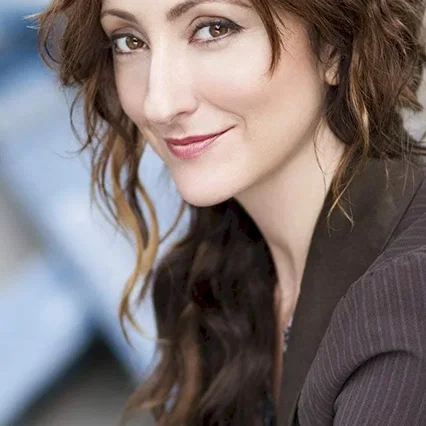  Carmen Cusack