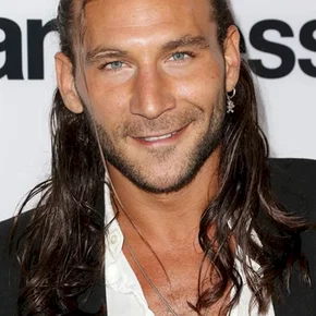 Photo star : Zach McGowan