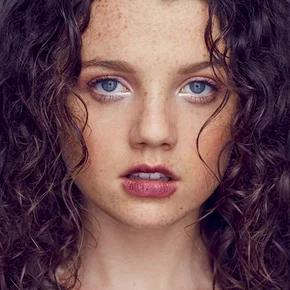 Photo star : Stefania LaVie Owen