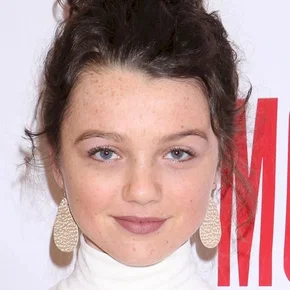 Photo star : Stefania LaVie Owen