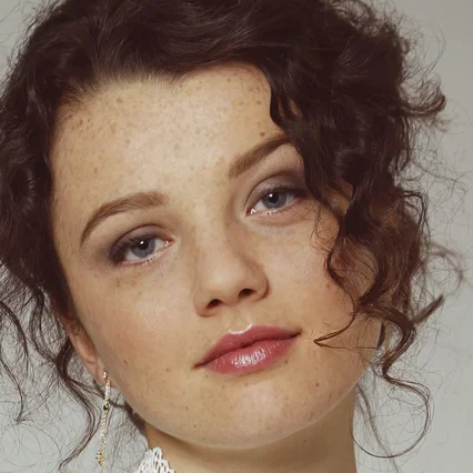 Stefania LaVie Owen