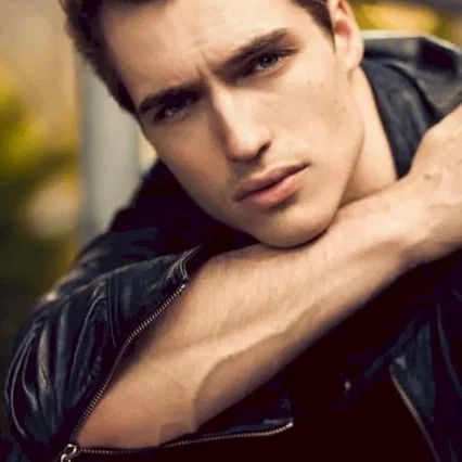  Trevor Stines