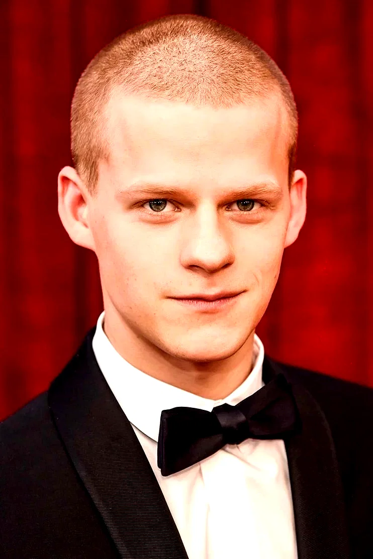 Lucas  Hedges