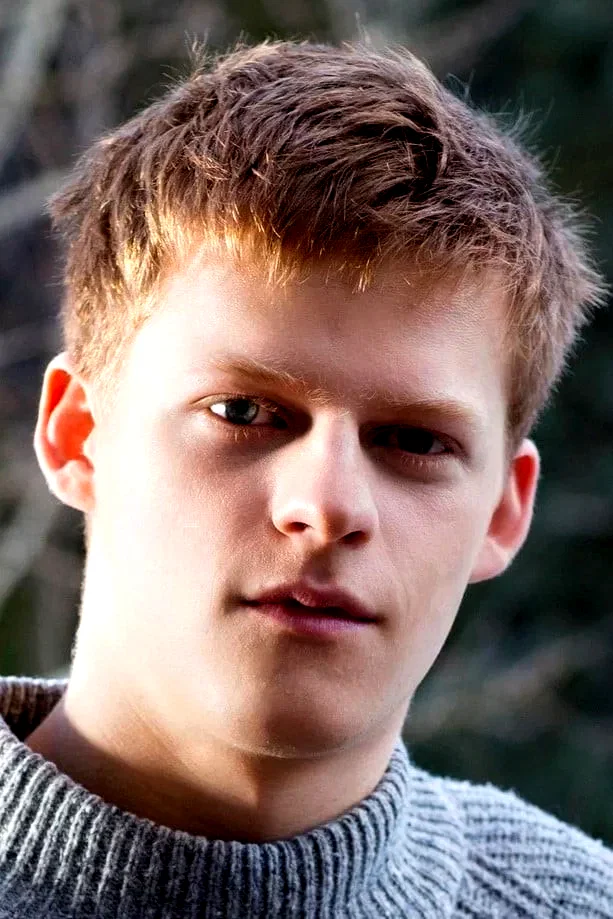 Lucas  Hedges