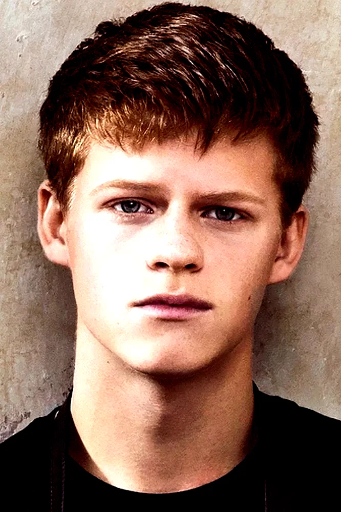 Lucas  Hedges