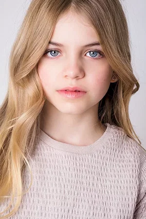  Rhys Olivia Cote