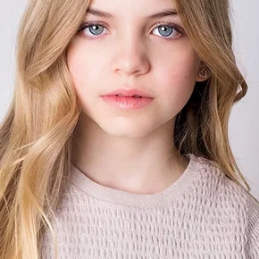 Photo star :  Rhys Olivia Cote