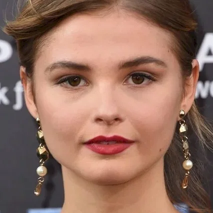 Stefanie Scott