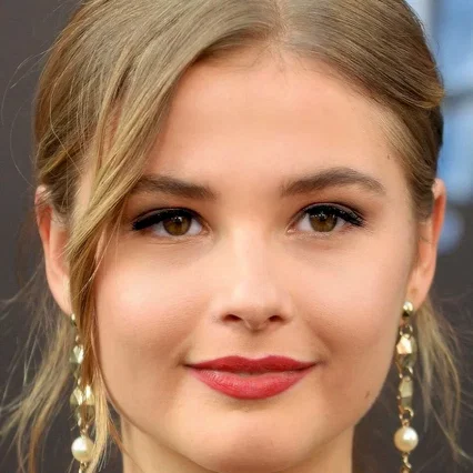 Stefanie Scott