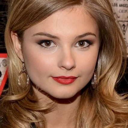 Stefanie Scott