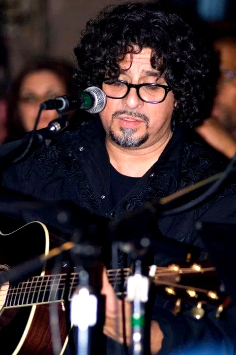 Dan Navarro