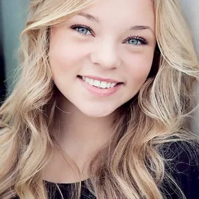 Photo star :  Taylor Hickson