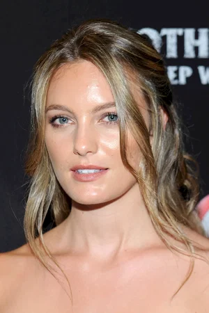  Leila George photo