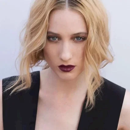 Sophie Lowe