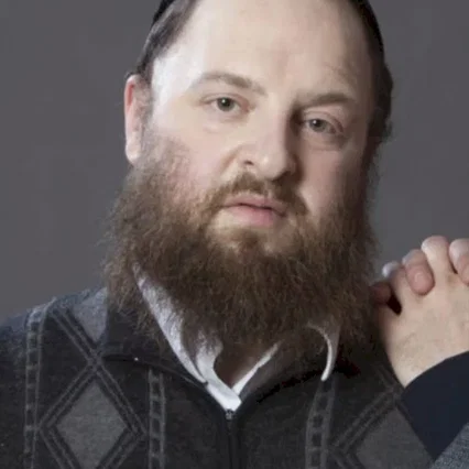  Menashe Lustig