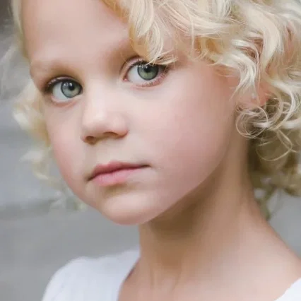  Elle Graham