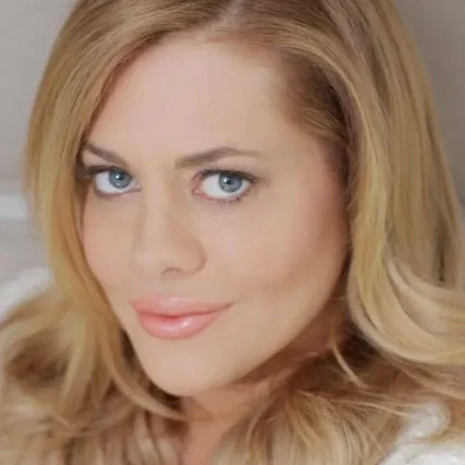  Kirsten Lea