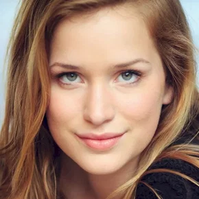 Photo star :  Elizabeth Lail