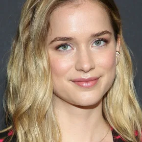 Photo star :  Elizabeth Lail