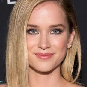 Photo star :  Elizabeth Lail