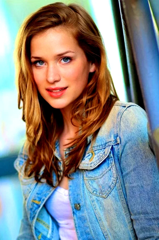  Elizabeth Lail