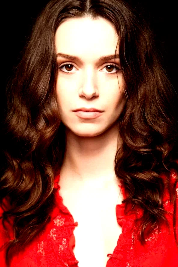  Alex Essoe