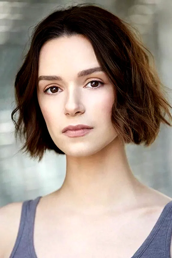  Alex Essoe