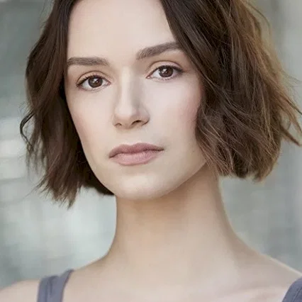  Alex Essoe