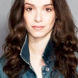  Alex Essoe