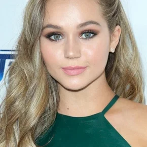 Photo star :  Brec Bassinger