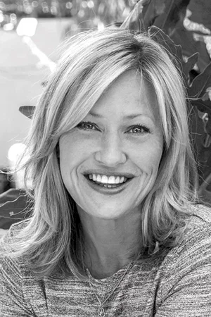 Joey Lauren Adams photo