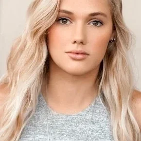 Photo star :  Karis Cameron
