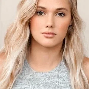  Karis Cameron