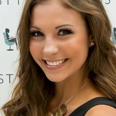  Joelle Farrow