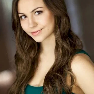  Joelle Farrow