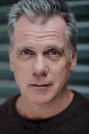 Erik Thomson photo