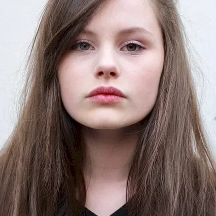  Louise Labèque