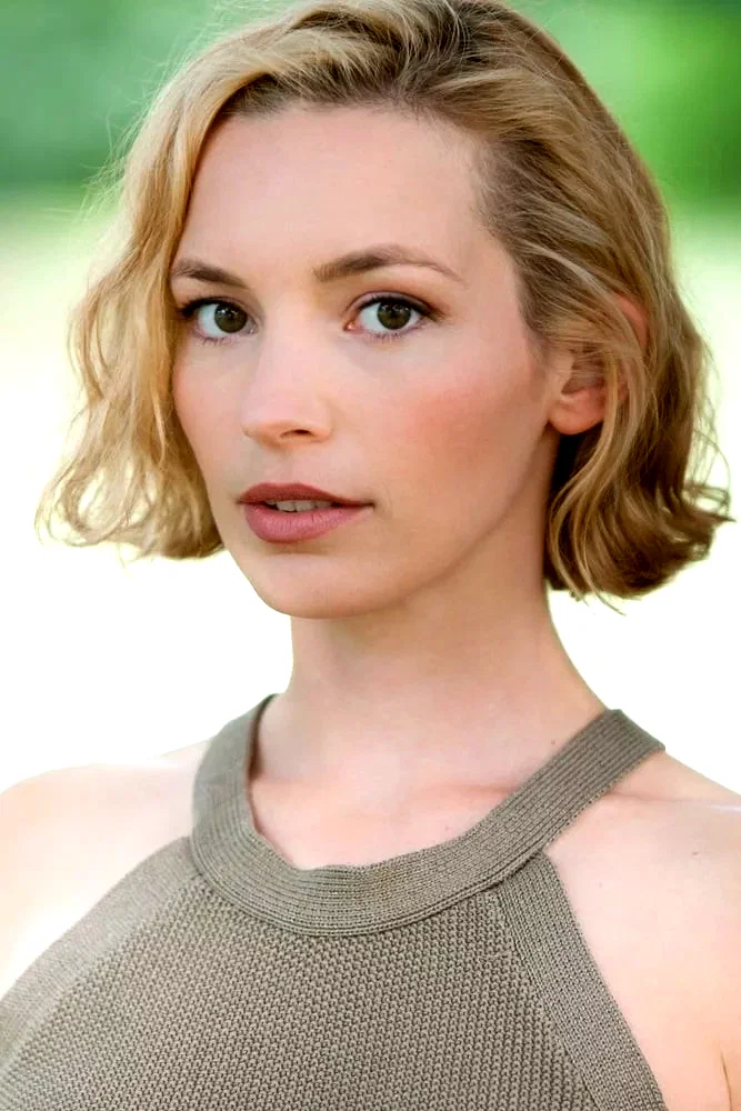  Perdita Weeks