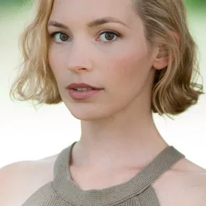 Photo star :  Perdita Weeks