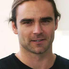 Photo star : Dustin Clare