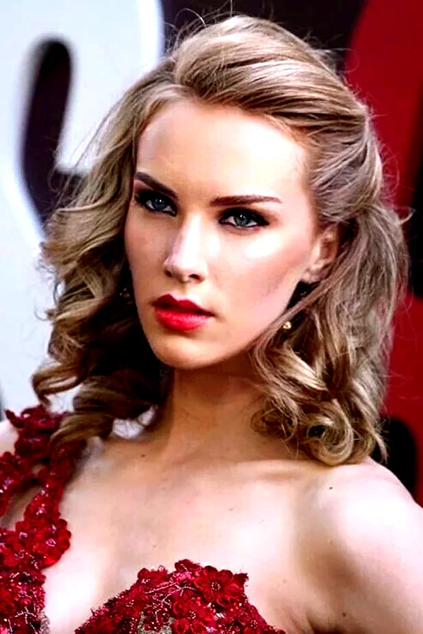 Charlotte Kirk