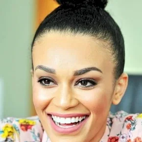 Photo star :  Pearl Thusi