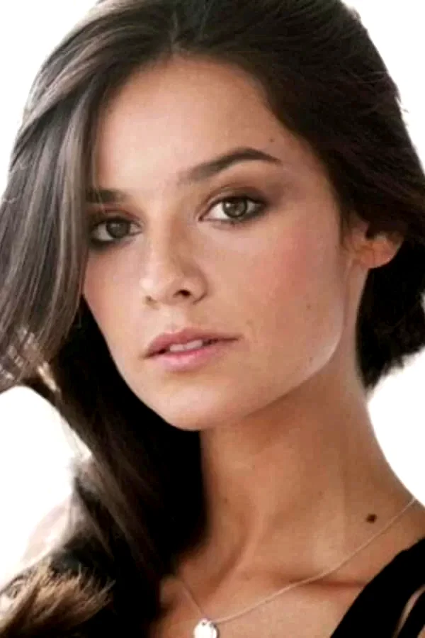  Katy Louise Saunders