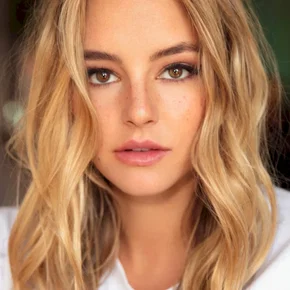 Photo star : Hassie Harrison