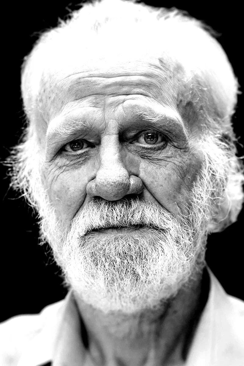 Leon Russom