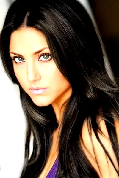  Cassandra Scerbo