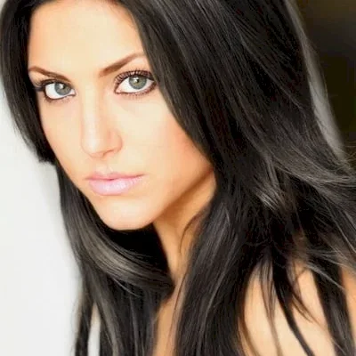  Cassandra Scerbo