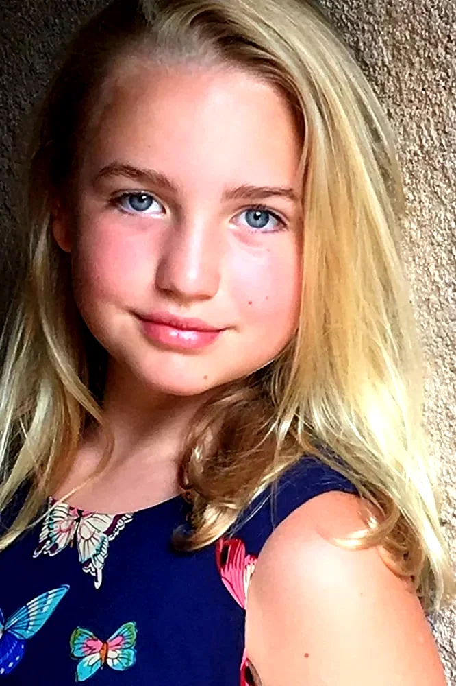 Ava Telek
